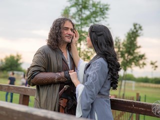 Arwen and Aragorn on the bridge