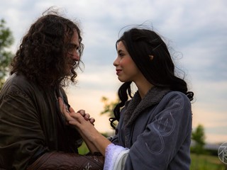 Arwen and Aragorn on the bridge