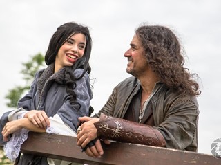 Arwen and Aragorn on the bridge